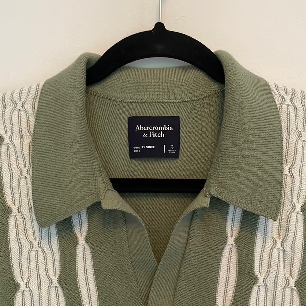Abercrombie & Fitch knit polo in green pattern size small